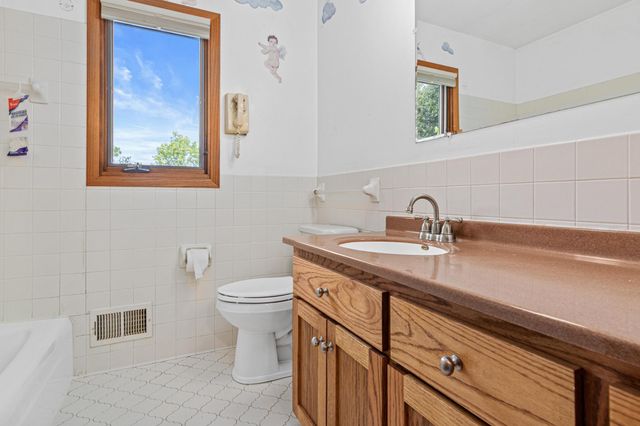 9339 Cedar Lake Road S, Saint Louis Park, MN 55426
