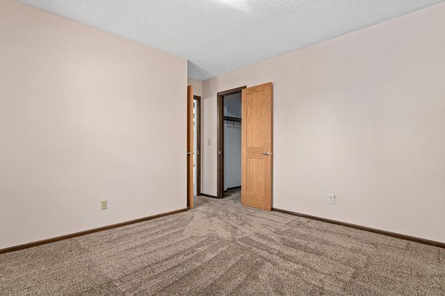 9339 Cedar Lake Road S, Saint Louis Park, MN 55426