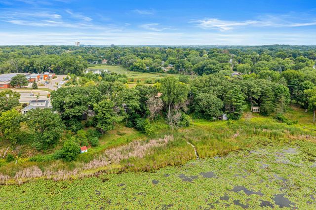 9339 Cedar Lake Road S, Saint Louis Park, MN 55426