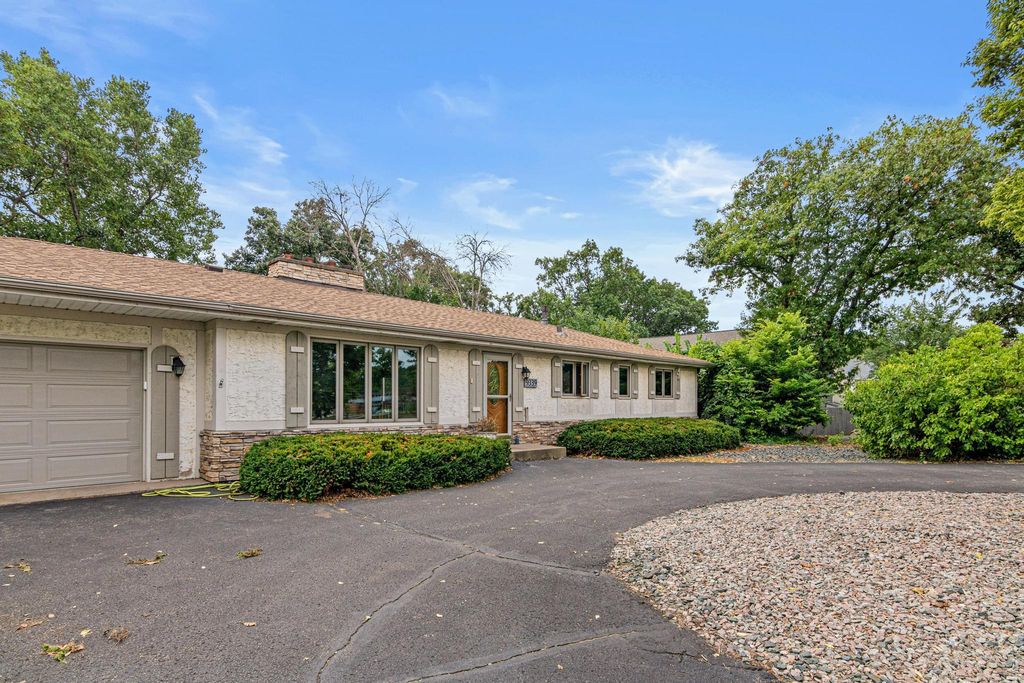 9339 Cedar Lake Road S, Saint Louis Park, MN 55426 — photo 2