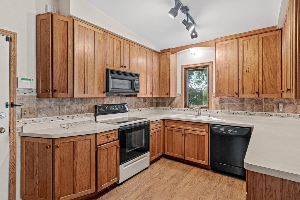 9339 Cedar Lake Road S, Saint Louis Park, MN 55426 — photo 5