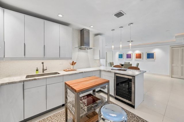 2275 S Ocean Boulevard 307n & C10n, Palm Beach, FL 33480