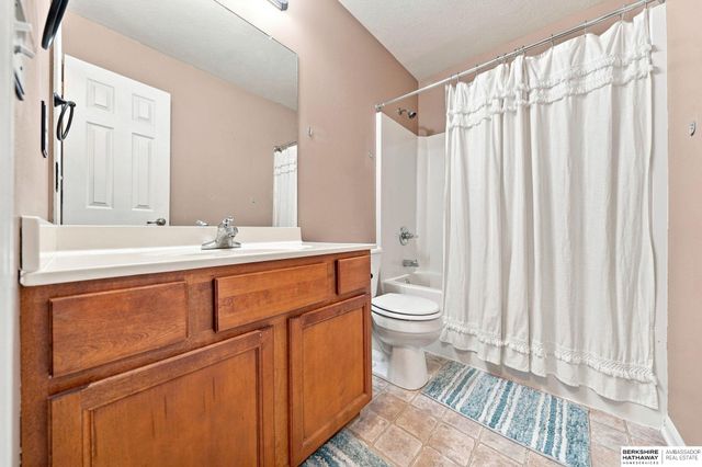 5302 S 188th Street, Omaha, NE 68135