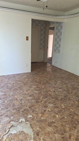 313 N Pearl Street, Trenton, TX 75490