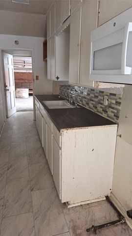313 N Pearl Street, Trenton, TX 75490