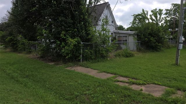 313 N Pearl Street, Trenton, TX 75490