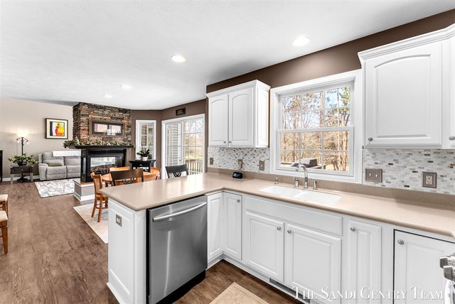 16703 Rich Street, Grand Haven, MI 49417