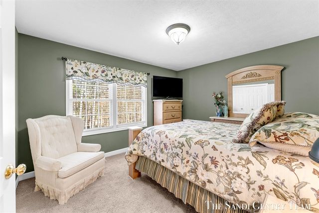 16703 Rich Street, Grand Haven, MI 49417