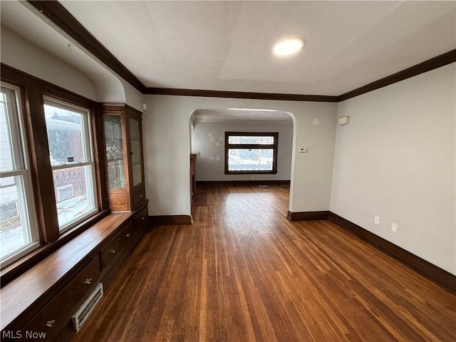 10201 Robinson Avenue, Garfield Heights, OH 44125