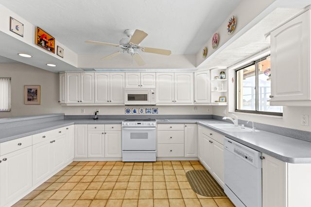 2330 SW 23rd Cranbrook Drive, Boynton Beach, FL 33436