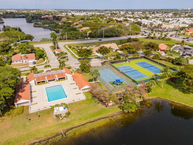 2330 SW 23rd Cranbrook Drive, Boynton Beach, FL 33436