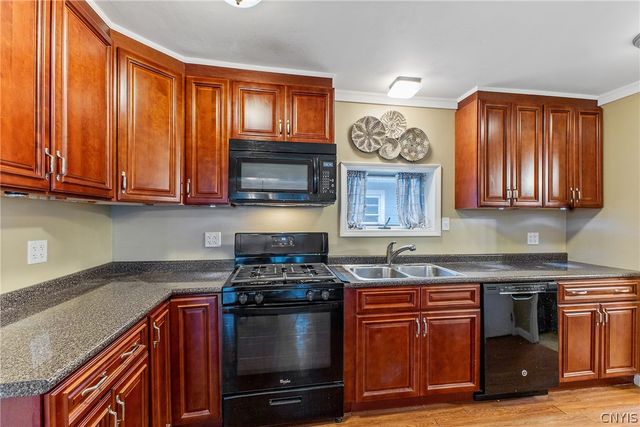 110 Earl Avenue, Salina, NY 13211