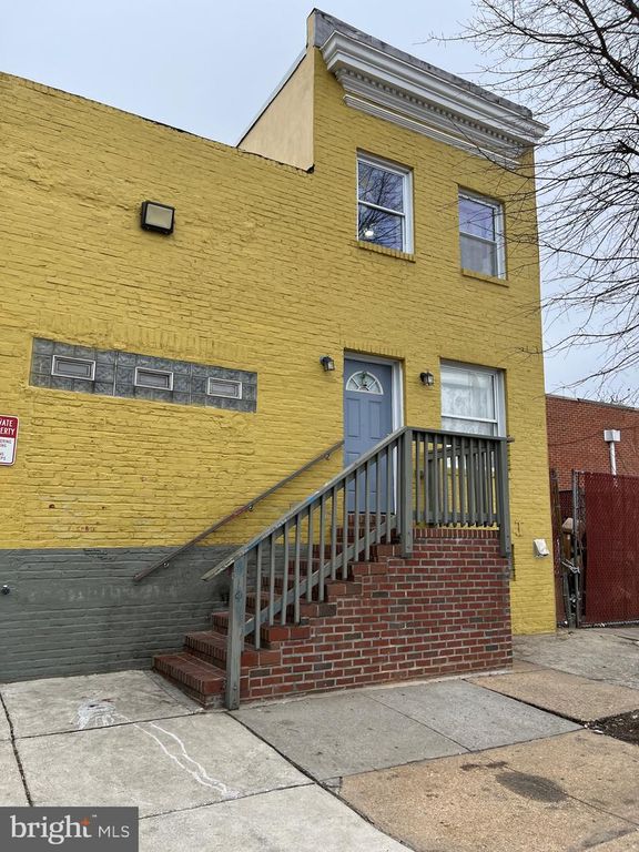 Image 11 of property listing at 228 N MONTFORD AVE, Baltimore, MD 21224