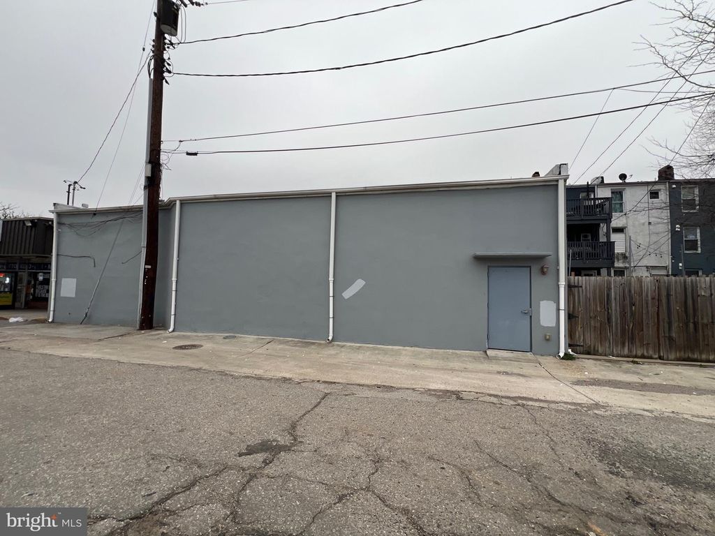 Image 120 of property listing at 228 N MONTFORD AVE, Baltimore, MD 21224