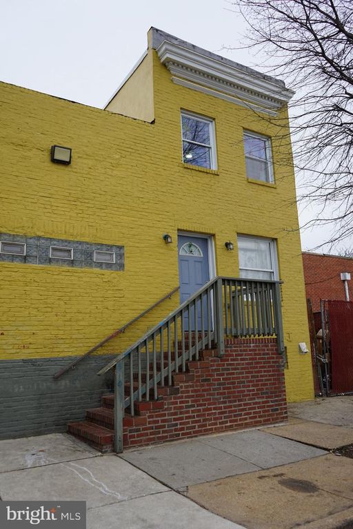 Image 5 of property listing at 228 N MONTFORD AVE, Baltimore, MD 21224