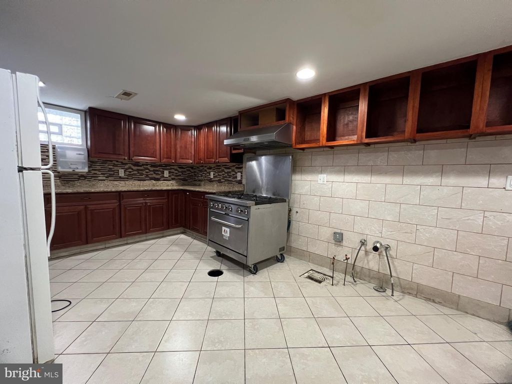 Image 67 of property listing at 228 N MONTFORD AVE, Baltimore, MD 21224