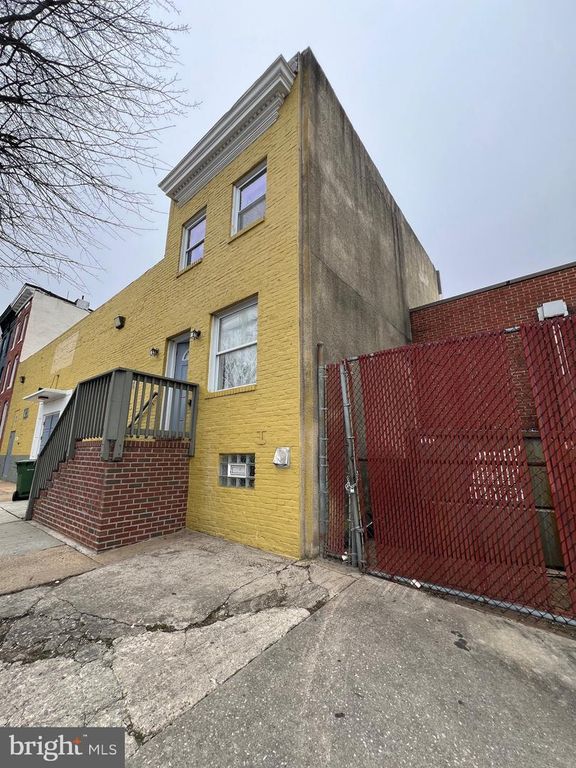 Image 7 of property listing at 228 N MONTFORD AVE, Baltimore, MD 21224