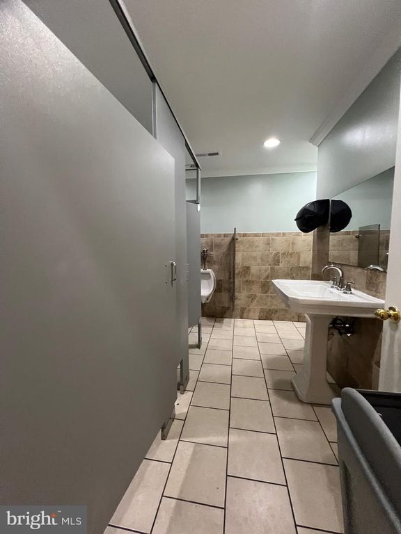 Image 77 of property listing at 228 N MONTFORD AVE, Baltimore, MD 21224