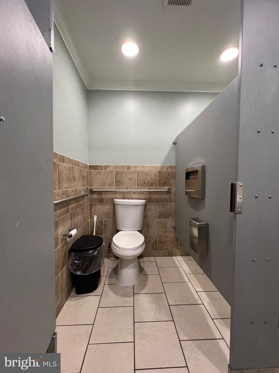 Image 81 of property listing at 228 N MONTFORD AVE, Baltimore, MD 21224