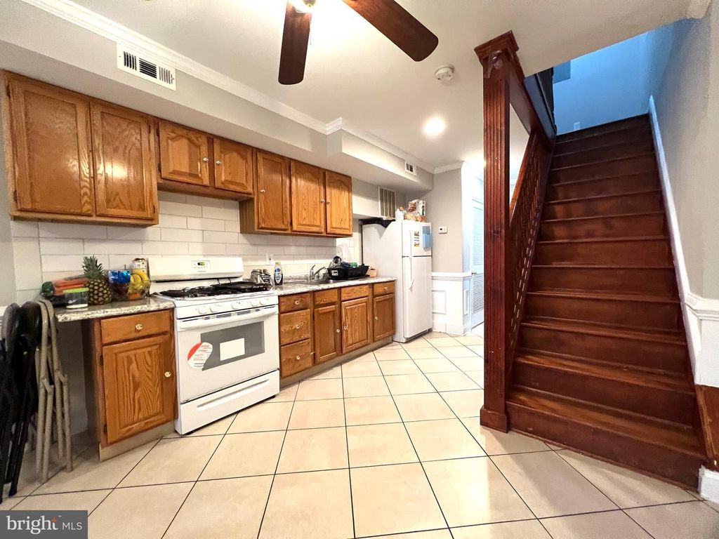 Image 96 of property listing at 228 N MONTFORD AVE, Baltimore, MD 21224