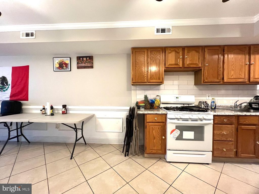 Image 97 of property listing at 228 N MONTFORD AVE, Baltimore, MD 21224