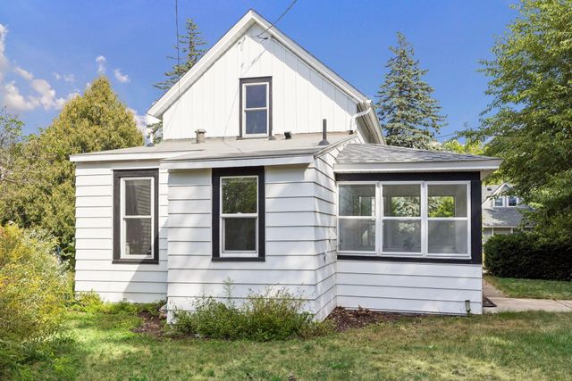 704 7th Avenue S, Hopkins, MN 55343