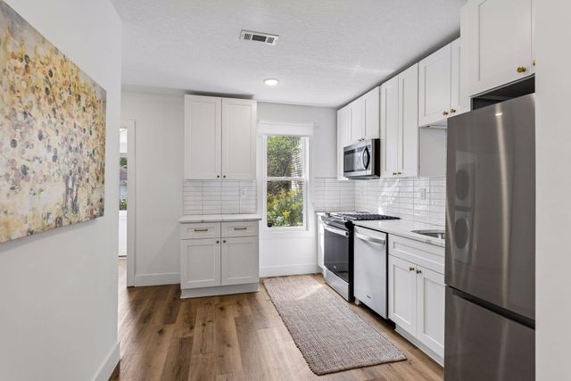 704 7th Avenue S, Hopkins, MN 55343