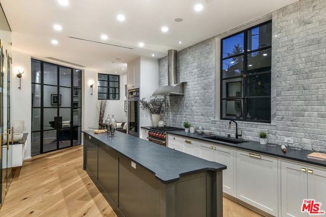 707 Amoroso Place, Venice (los Angeles), CA 90291