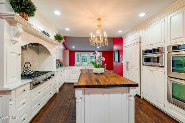 3000 Valley View Drive, Ottawa Hills, OH 43615