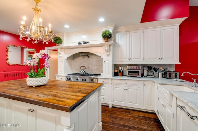 3000 Valley View Drive, Ottawa Hills, OH 43615