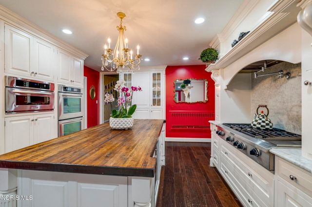 3000 Valley View Drive, Ottawa Hills, OH 43615