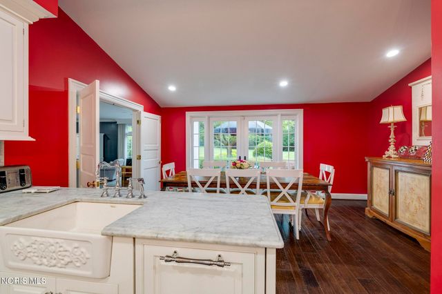 3000 Valley View Drive, Ottawa Hills, OH 43615