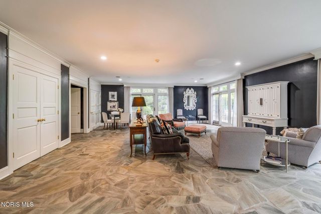 3000 Valley View Drive, Ottawa Hills, OH 43615