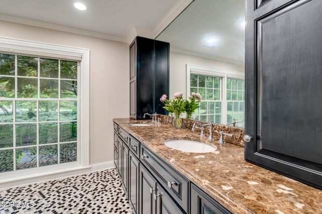 3000 Valley View Drive, Ottawa Hills, OH 43615