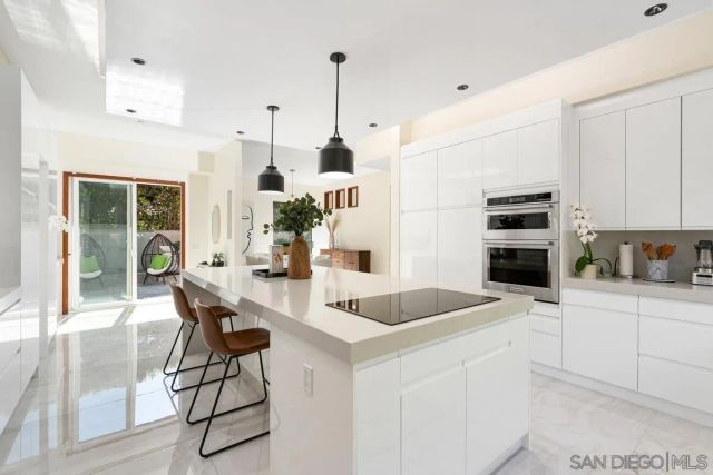 7911 El Paseo Grande, La Jolla, CA 92037