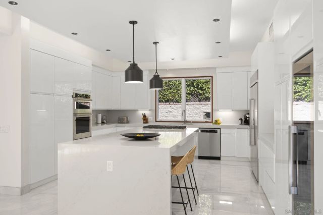 7911 El Paseo Grande, La Jolla, CA 92037