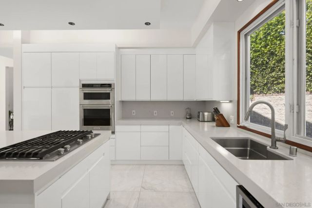 7911 El Paseo Grande, La Jolla, CA 92037