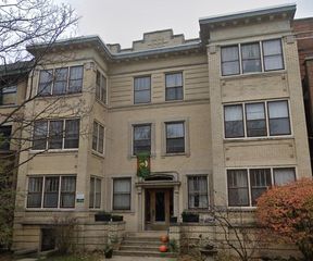 1055 W Columbia Avenue 2, Chicago, IL 60626