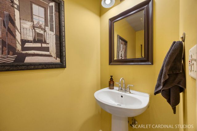 741 Cooper Court E, Aurora, IL 60504