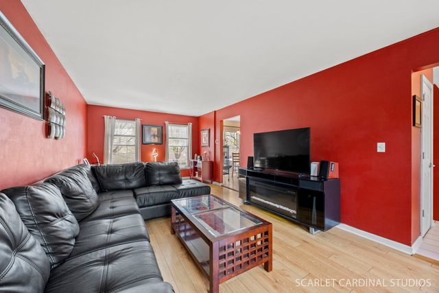 741 Cooper Court E, Aurora, IL 60504