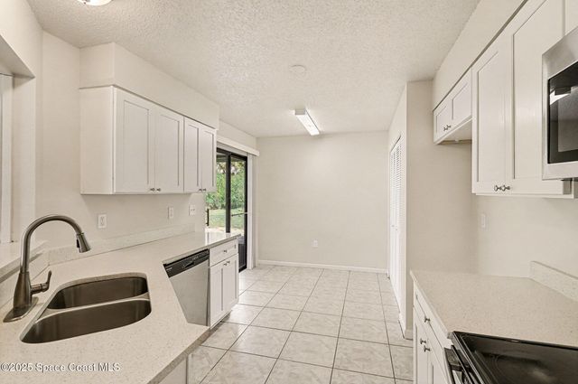 1337 Pakenham Street NW, Palm Bay, FL 32907