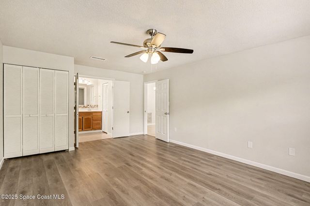 1337 Pakenham Street NW, Palm Bay, FL 32907