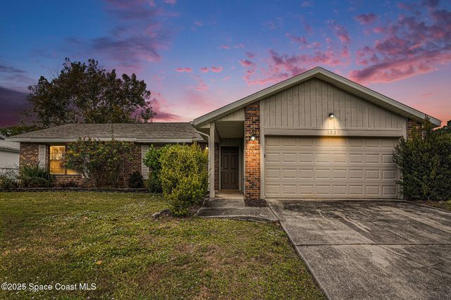 1337 Pakenham Street NW, Palm Bay, FL 32907