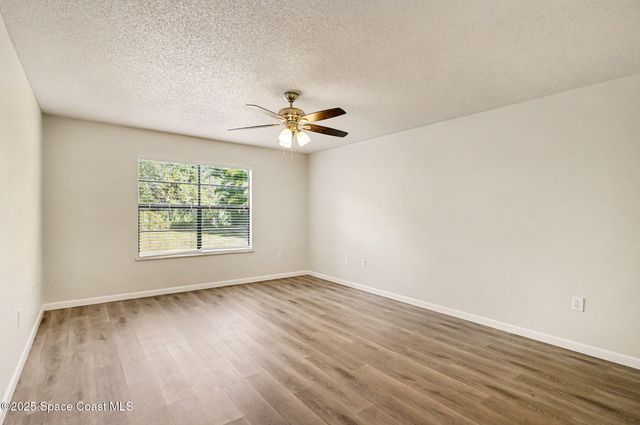 1337 Pakenham Street NW, Palm Bay, FL 32907