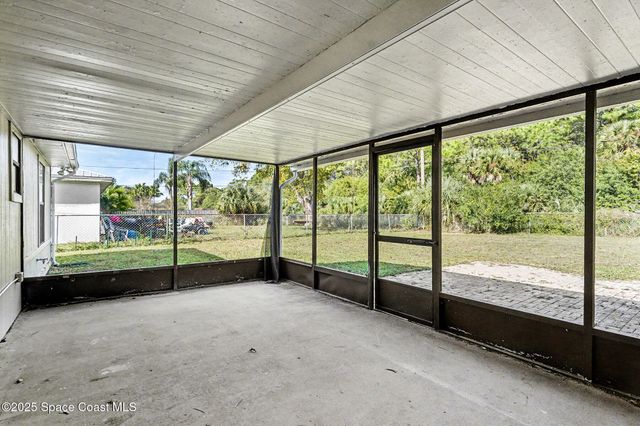 1337 Pakenham Street NW, Palm Bay, FL 32907