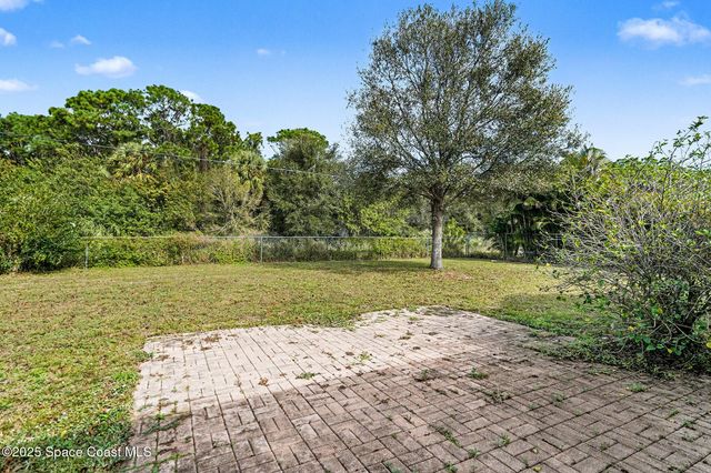 1337 Pakenham Street NW, Palm Bay, FL 32907