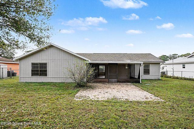 1337 Pakenham Street NW, Palm Bay, FL 32907