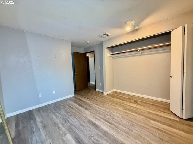 2065 HAYES St, North Bend, OR 97459