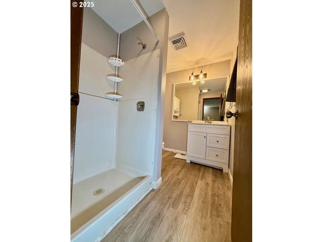 2065 HAYES St, North Bend, OR 97459