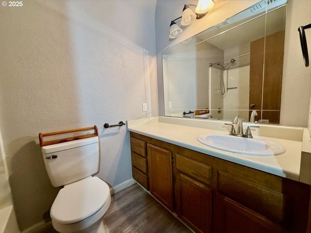 2065 HAYES St, North Bend, OR 97459